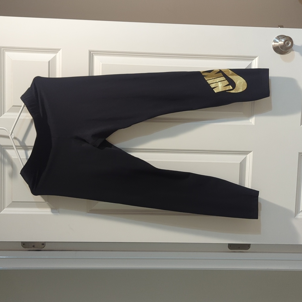 Nike size Medium leggings